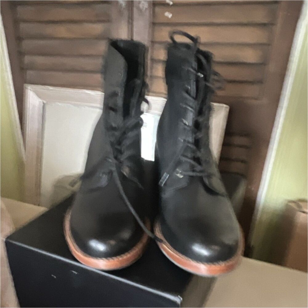 Clarks Women’s Black Leather Combat Ankle Boots Lace-Up Round Toe US 10